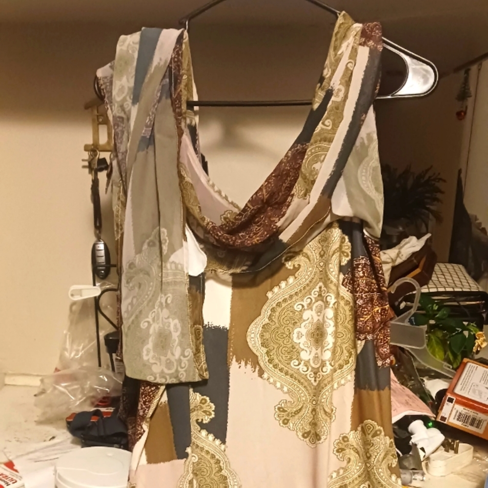 EST 1946 Beautiful sleeveless knee length scarf dress